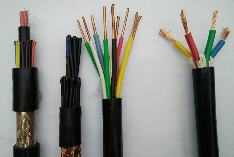 處理廣東起聯(lián)電纜進(jìn)水的方法是預(yù)防.jpg